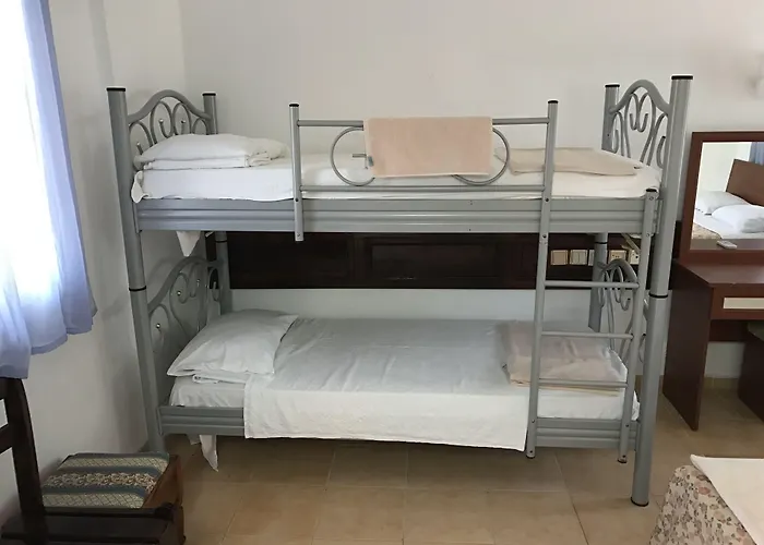 Hotel R.e.d.
