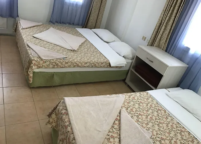 Hotel R.e.d.