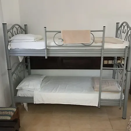 Hotel R.e.d.