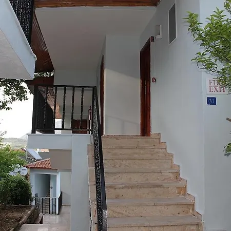 Otel R.e.d. 3*